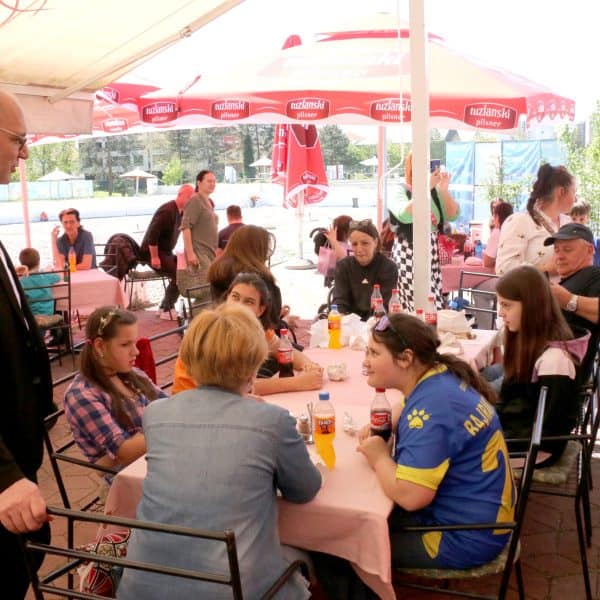 u organizaciji grada tuzla upriliceno tradicionalno prvomajsko druzenje za preko 500 djece iz javnih institucija na panonskim jezerima