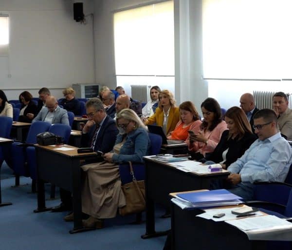 na danasnjoj redovnoj 58 sjednici skupstina tk usvojila izmjene zakona o kreditnom zaduzenju i zaduzila se za 8 hiljada eura