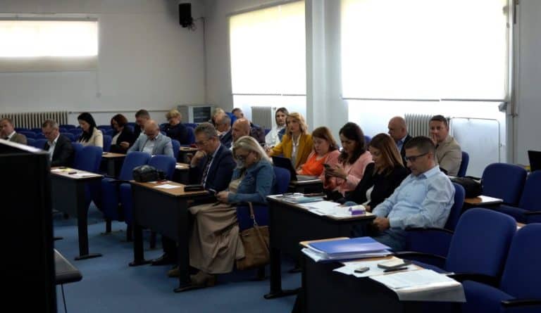 na danasnjoj redovnoj 58 sjednici skupstina tk usvojila izmjene zakona o kreditnom zaduzenju i zaduzila se za 8 hiljada eura