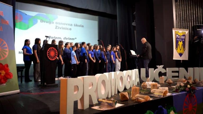 u tuzli obiljezen svjetski dan roma dodjeljenje stipendije za nakjbolje ucenike