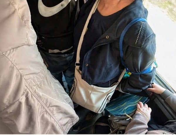 Teočak – Tuzla prijevoz pod lupom: Karte 220 KM, putnici stoje u minibusima, sigurnost ugrožena