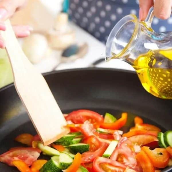 Postoji nekoliko trikova iskusnih kulinara kojima mozete spasiti presoljeno jelo