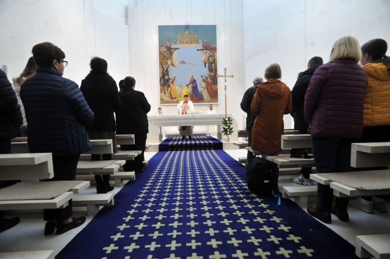 u samostanu svetog petra i pavla u tuzli odrzana svecana usrsna misa