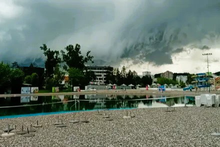 Vrijeme ovog vikenda u Tuzli: Kapi, gromovi, Panonsko more…