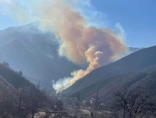 I dalje aktivan požar kod Jablanice: Zatražena pomoć helikoptera OSBIH