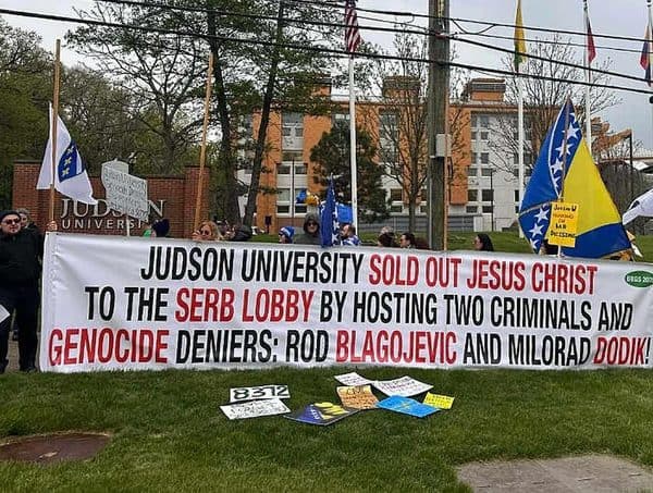 U Chicagu protest zbog Dodika: “Prodali ste Isusa srpskom lobiju”