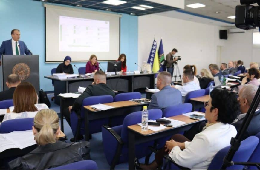 na danasnjoj sjdenici skupstina tk usvojila je niz zakona a opozicija zahtjevala smjenu naila jusica i provjeru diploma
