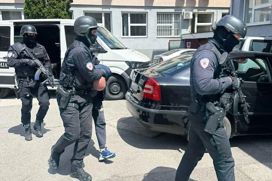 uistocnom sarajevu uhapsen dobojlija koji je na drustvenim mrezama prijetio policajcima