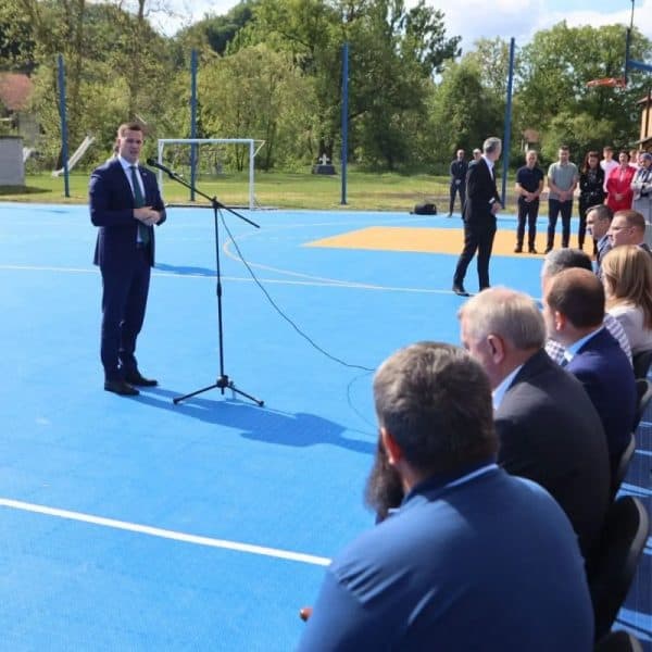 Delegacija Vlade TK u Kalesiji: Višemilionska ulaganja u obrazovanje i infrastrukturu