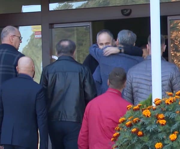 Dom penzionera, zagrljaji, žrtve