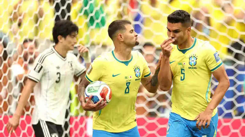 Fudbaleri Brazila pobijedili su selekciju Japana sa 2:1 i tako se plasirali u narednu rundu Mundijala