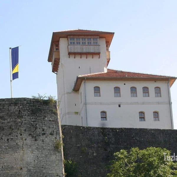 Američka ambasada podržala obnovu Kule Zmaja od Bosne sa 218.000 dolara
