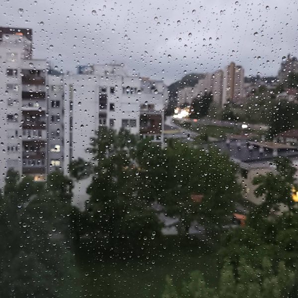 Kiša se vraća u talasima: Pljuskovi i grmljavina zahvatit će cijelu BiH