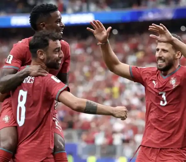 U susretu 2. kola grupe K na Svjetskom prvenstvu u fudbalu Portugal je pobijedio Uzbekisat sa 5:0 od kojih su dva gola Ronalda