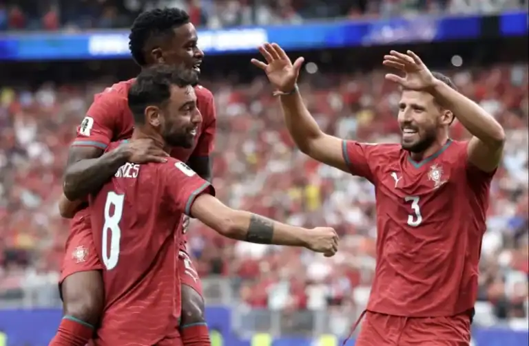 U susretu 2. kola grupe K na Svjetskom prvenstvu u fudbalu Portugal je pobijedio Uzbekisat sa 5:0 od kojih su dva gola Ronalda