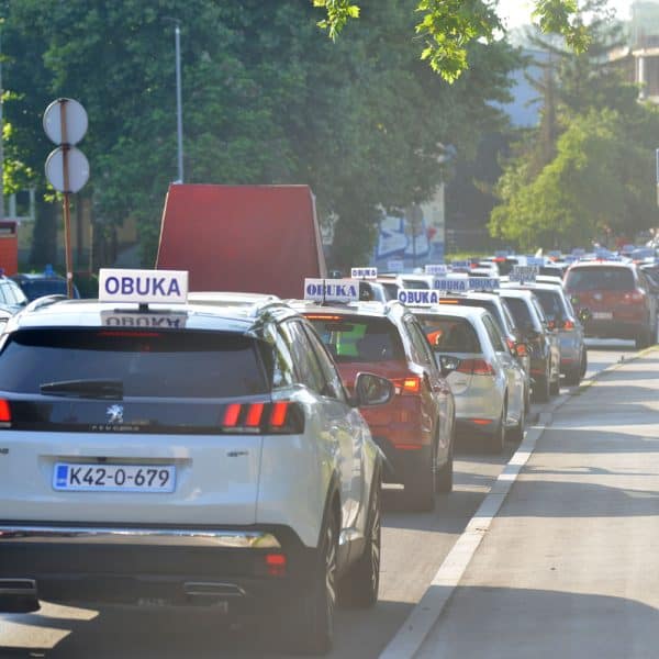zaposlenici auto skola u tk najavili novemirne proteste