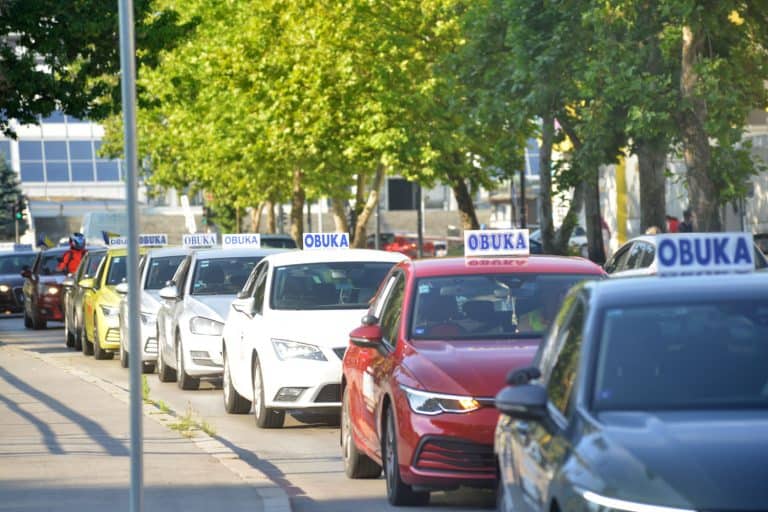 predstavnici autoskola najavili su za sutra ispred zgrade vlade tk novo mirno okupljanje