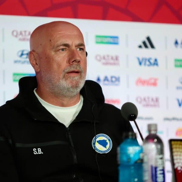 selektor muske fudbalske reprezentacije bih sergej barbarez obratio se na pres kongferencijui uoci utakmice kanada . bih na sp