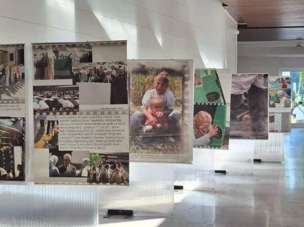 u bkc-u tk predstavljena fotomonografija o srebrenici genocidu ahmeta bajrica blicka