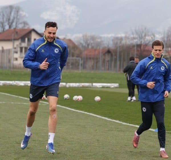 na prvom treningu koji su fudbaleri bih odradili u torntu prikljucio im se i haris tabakovic