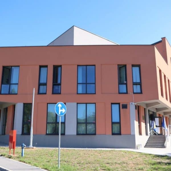 pokrenuta inicijativa da osnovna muzicka skola u tuzli noci naziv po kompozitoru asimu horozicu