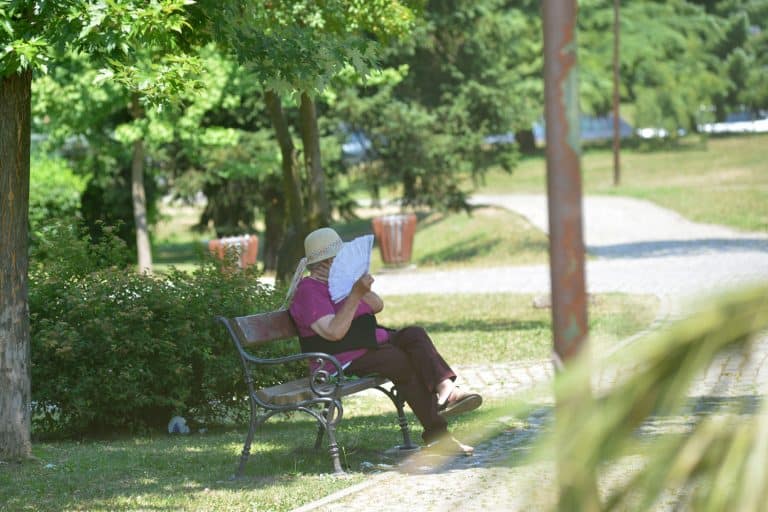 i danas se u bih ovcekuje suncano i veoma toplo vrijeme sa emperaurama od 31 do 39 sepeni