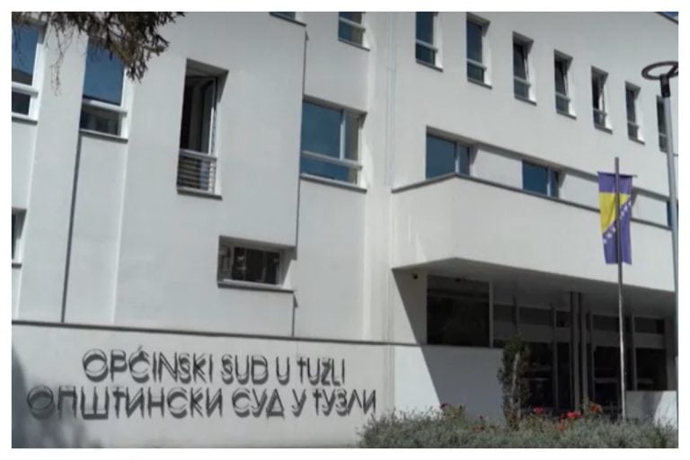 opcinski sud u tuzli oderedio je jednomjesecni pritvor dzevadu hasicu osumnjicenom za nanosenje teskih tjelesnih povreda