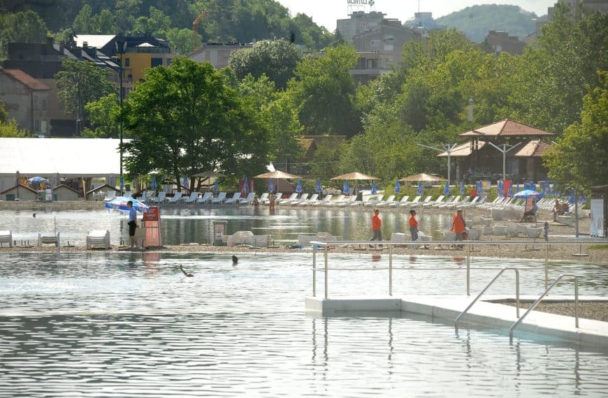 od jutros je i zvanicno otvorena nova sezona na panonskim jezerima u tuzli pocela naplata ulaznica