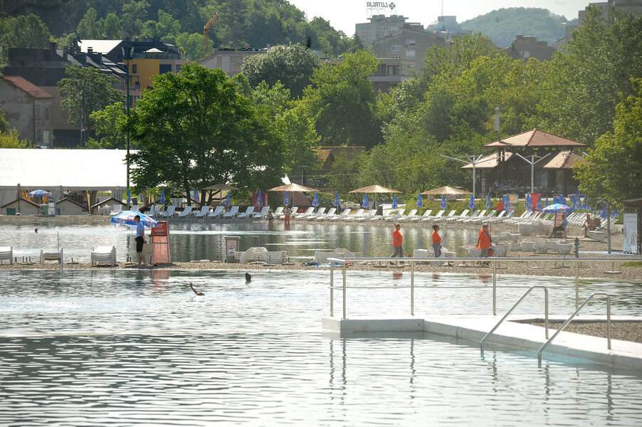 od jutros je i zvanicno otvorena nova sezona na panonskim jezerima u tuzli pocela naplata ulaznica
