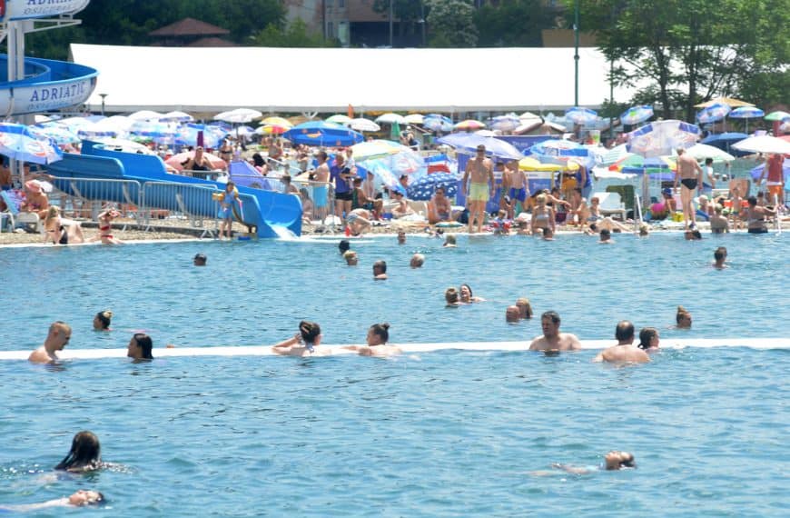 Ljetna atmosfera na Panonici: Slana jezera puna kupača i posjetilaca (Foto)