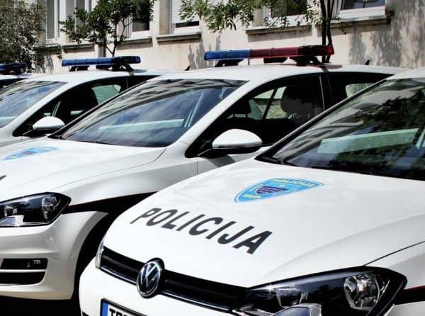 Policija u Neumu uhapsila trojicu Tuzlaka, pronađena marihuana i speed