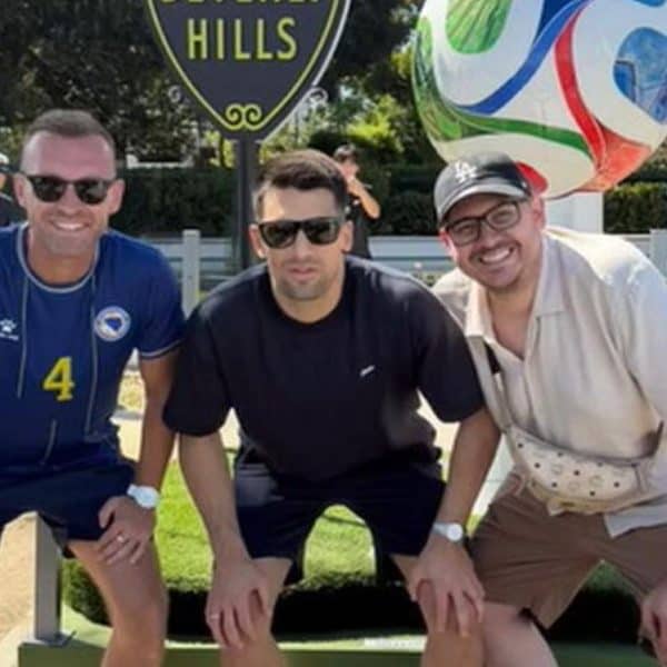 povrijedjeni golman reprezentacije bih stigao je u los angeles kako bi bodrio saigrace u utakmivic protiv svicarske