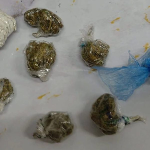 policija prilikom pretresa vozila u lukavcu pronasla i oduzela opojnu drogu