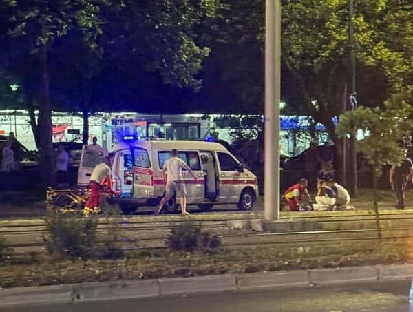 tokom sinocnjeg slavlja nakon prolaska fudbalera bih u nokaut fatzu sp u sarajevu se dogodila nesreca u kojoj je tesko povrijedjen mladic