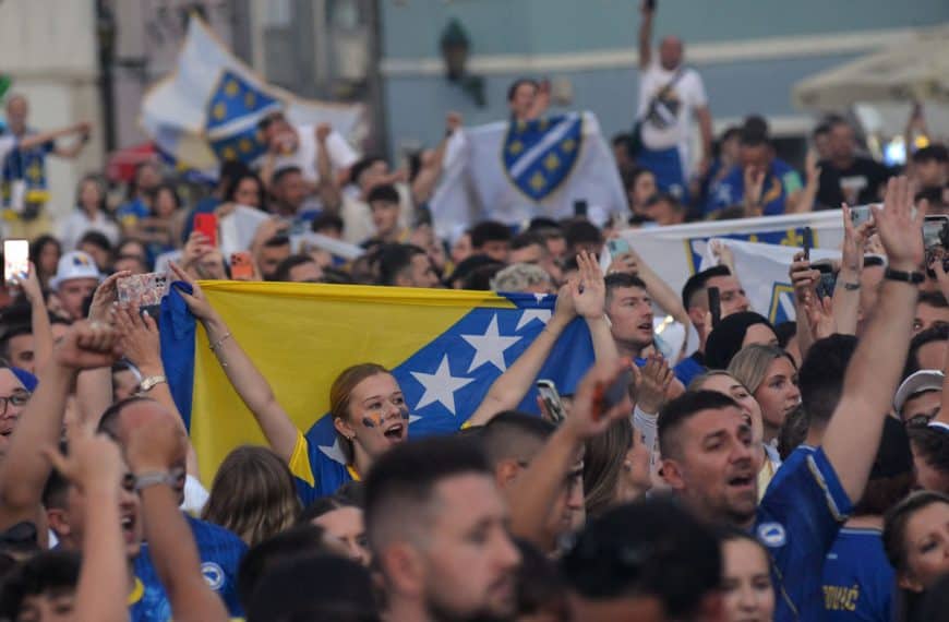 Trg slobode bio ispunjen navijačima, poraz BiH nije ugasio vjeru u prolaz dalje (Foto)