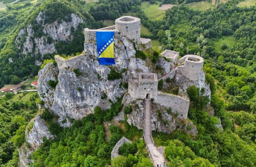 Reakcije nakon postavljanja zastave BiH na kuli u Srebreniku, oglasila se Turistička zajednica