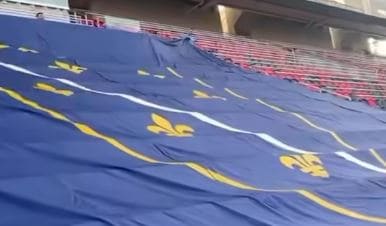 velika zastava bih krasit ce tribine stadiona u st louisu tokom vecerasnje utrakmice izmedju bih i pabname
