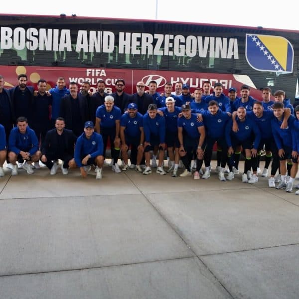 Zmajevi stigli u Toronto: Pogledajte kakav ih je autobus dočekao (Foto)