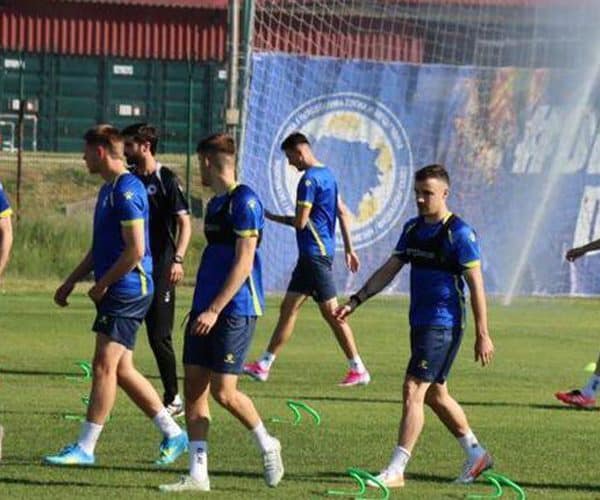 fudbalska reprezentacija bih danas ce odrzati trening na grbavici pred navijacima bih koji ce ih tako ispratiti na sp u ameriku- Foto: Vijesti.ba)