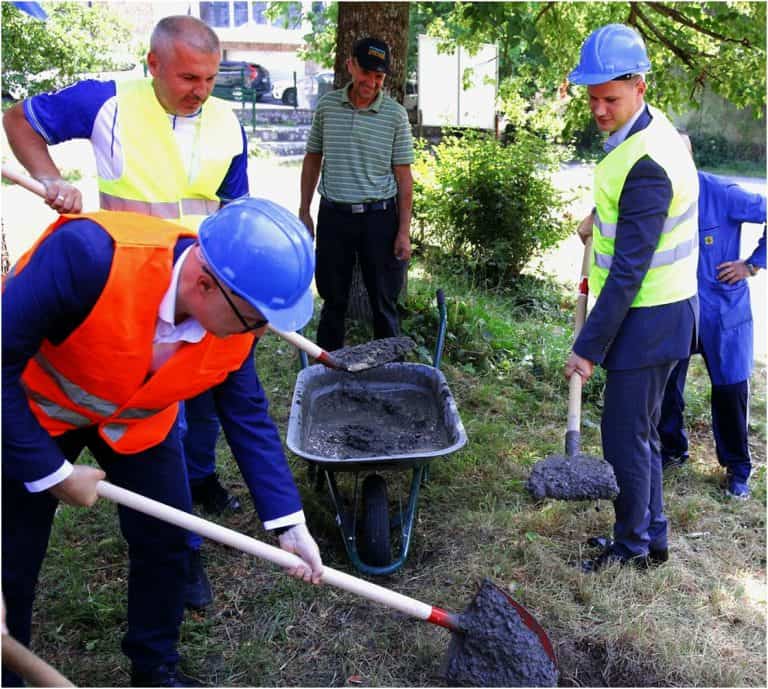 U Stuparima kod Kladnja položen je kamen temeljac z novu fiskulturmnu salu u OŠ Stupari