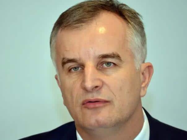 Bivši federalni ministar izabrao novo prezime