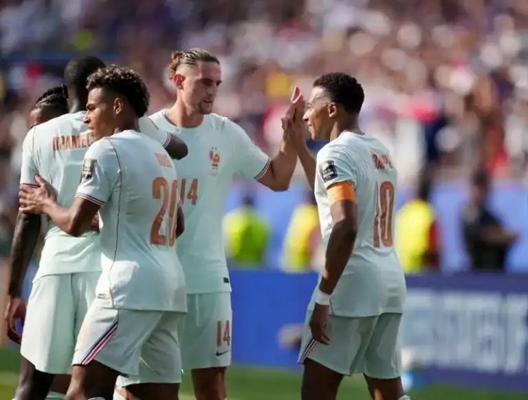 Francuska je prvi polufinalista Mundijala nakon sto su večeras pobijedili selekciju Maroka rezultatom 2:0. Goplove su postigli Mbappe i Dembele.