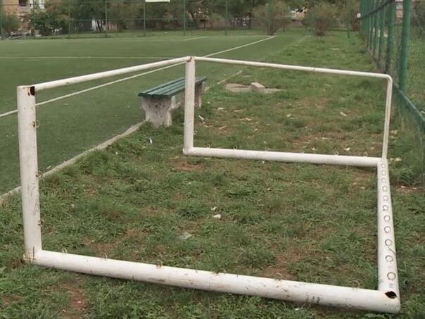 u donjem vuukojevcu u hrvatskoj 19-estogodisnjoj djevojci gol pao na glavu zadobila povrede opasne po zivot