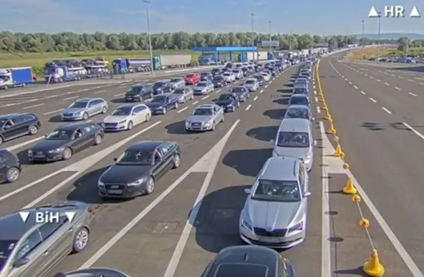 Kolaps prema moru, velike gužve i na ulasku i na izlasku iz BiH