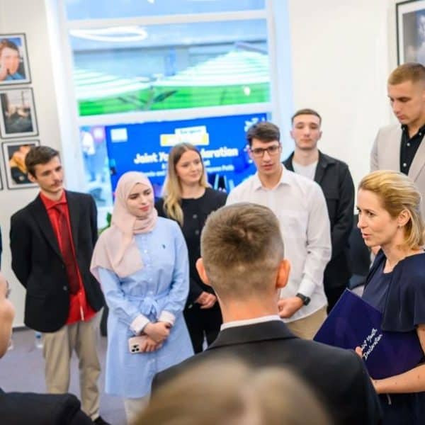 grupa mladih iz cijele bih ucestvovala na sastanku sa kajom kalas eu prenijeli probleme s kojim se susrecu
