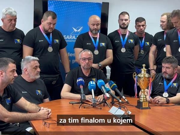 reprezentacija bih u sjedecoj odbojci vratila se u sarajevo sa sp u kini odakl e donose srebrenu medalju