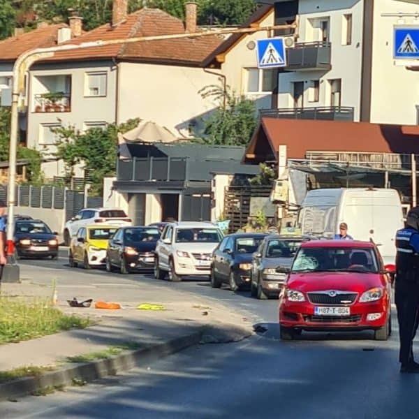 u tuzlanskoj ulici prve tuzlanske brigade jutros se dogodila saobracajna nesreca u kojoj je povriedjen pjesak