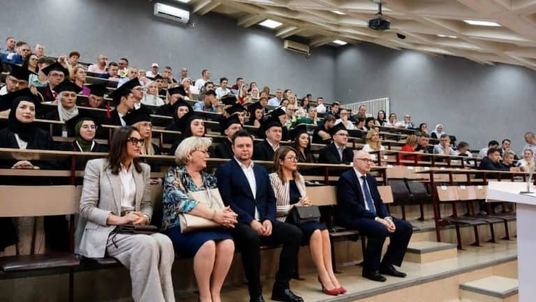 danas je u sklopu 50 godina postojanja i rada i univerziteta u tuzli na filozofskom fakultetu odrzana promocija 28 novih doktora nauka