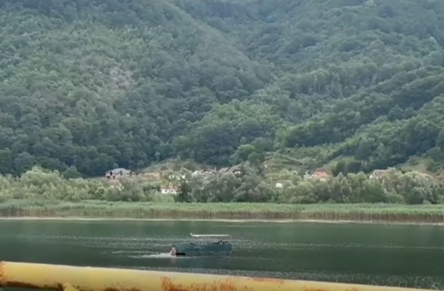 Muškarac koji je sa splava puštao pjesmu “Da Bog da se Srebrenica ponovila” prekršajno sankcionisan
