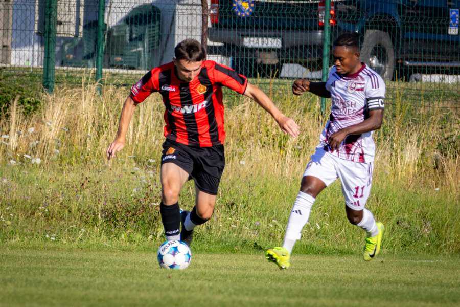 U trećoj pripremnoj utakmici fudbaleri Slobode poraženi su danas u Butmiru od Sarajeva rezultatom 1:0